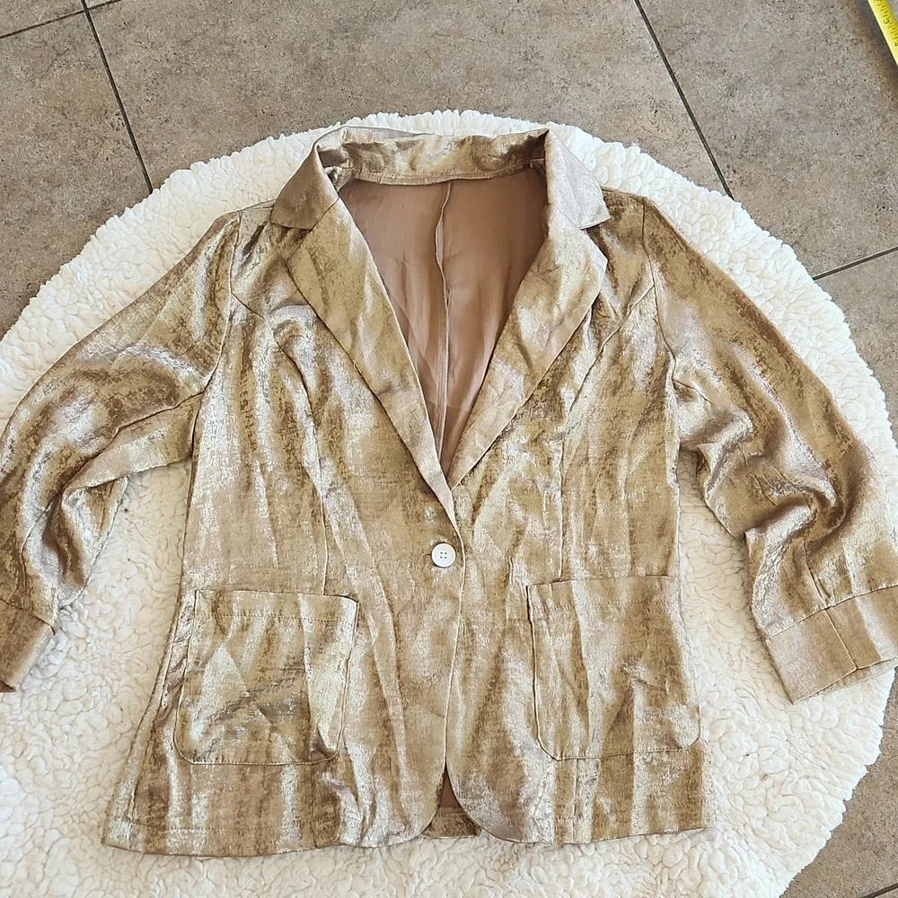 NWOT..Gold Blazer - Picture 3 of 9
